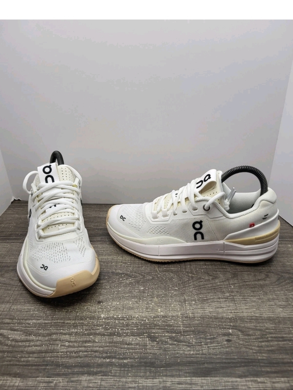 On The Roger Pro 2 White Beige Tennis Shoes Sneakers Womens Size 7.5 - Picture 11 of 11